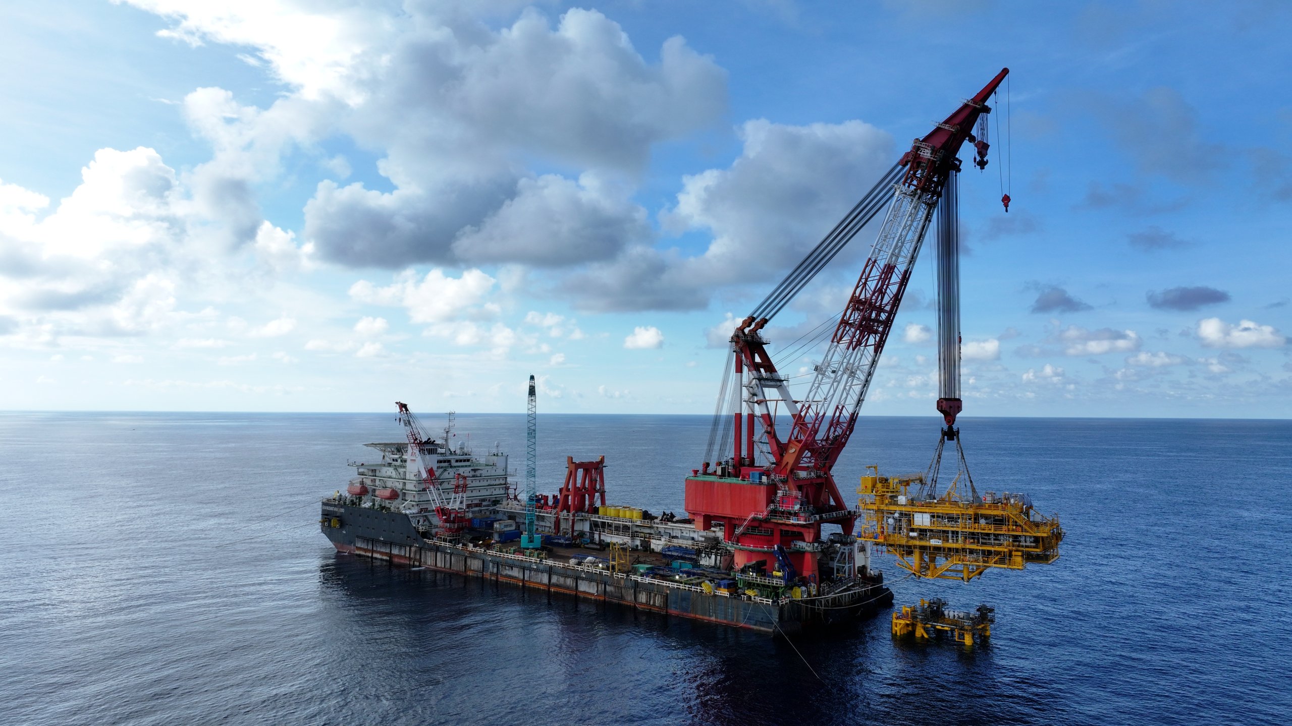 ENL offshore vessels operating at sea
